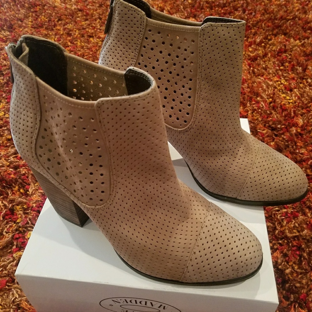 💕SALE💕Adam Tucker for Me Too Leather Ankle Boots